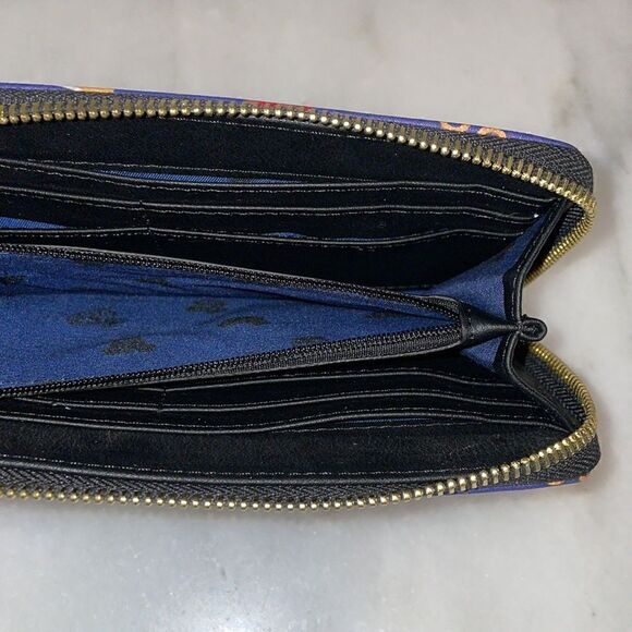 Lounge Fly Wallet Disney Parks NWT Snack Treats Food Zip Continental Wallet HTF - Picture 15 of 17